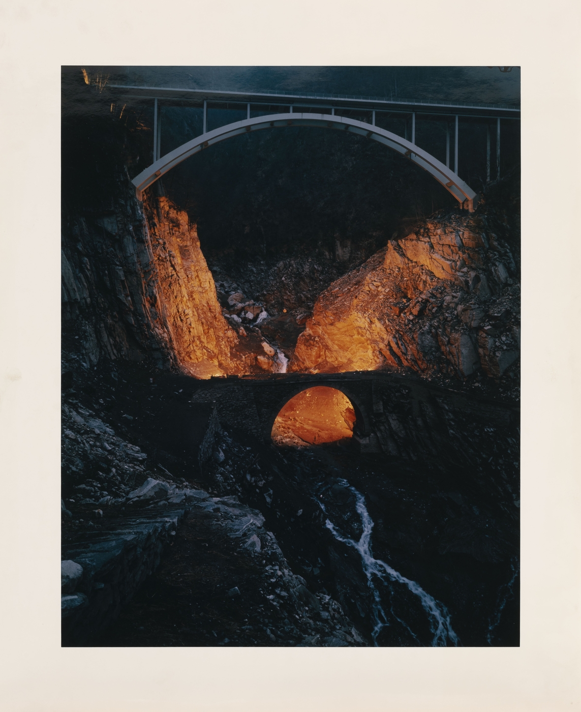 (documentazione di un'installazione di luci in Verzasca)